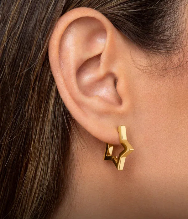 El último gesto de la reina Letizia no ha pasado desapercibido 8 Merca2.es El apoyo silencioso de doña Letizia a Valencia a través de la moda