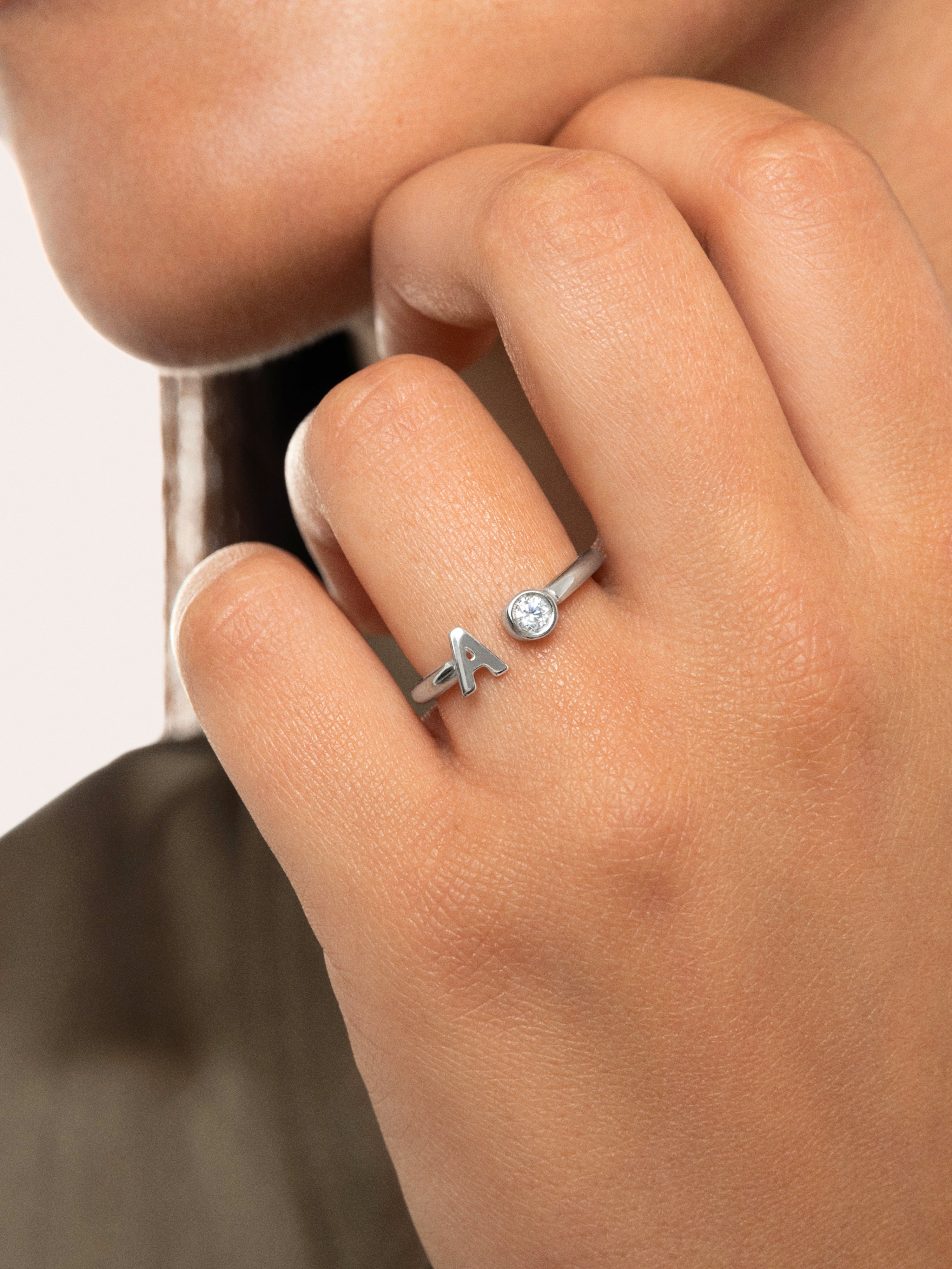 Personalisierter Ring Letter Spark aus Stahl