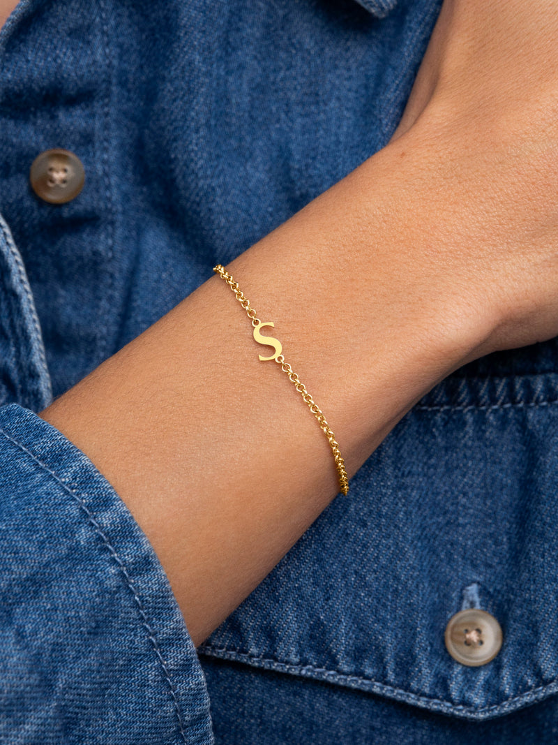 Single Letter armband van staal met gouden plating