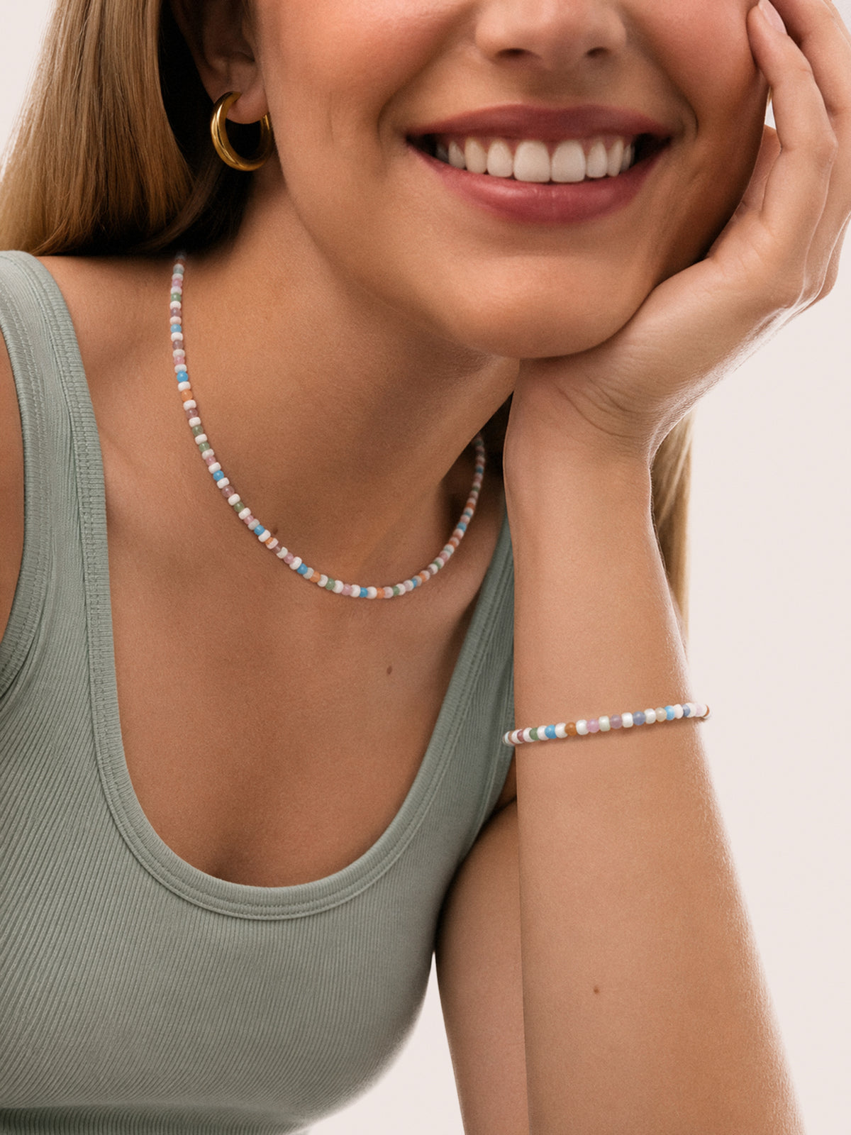 Cadeaupakket Armband en Ketting Nacary Colors Staal met goudlaagje - puesto en modelo