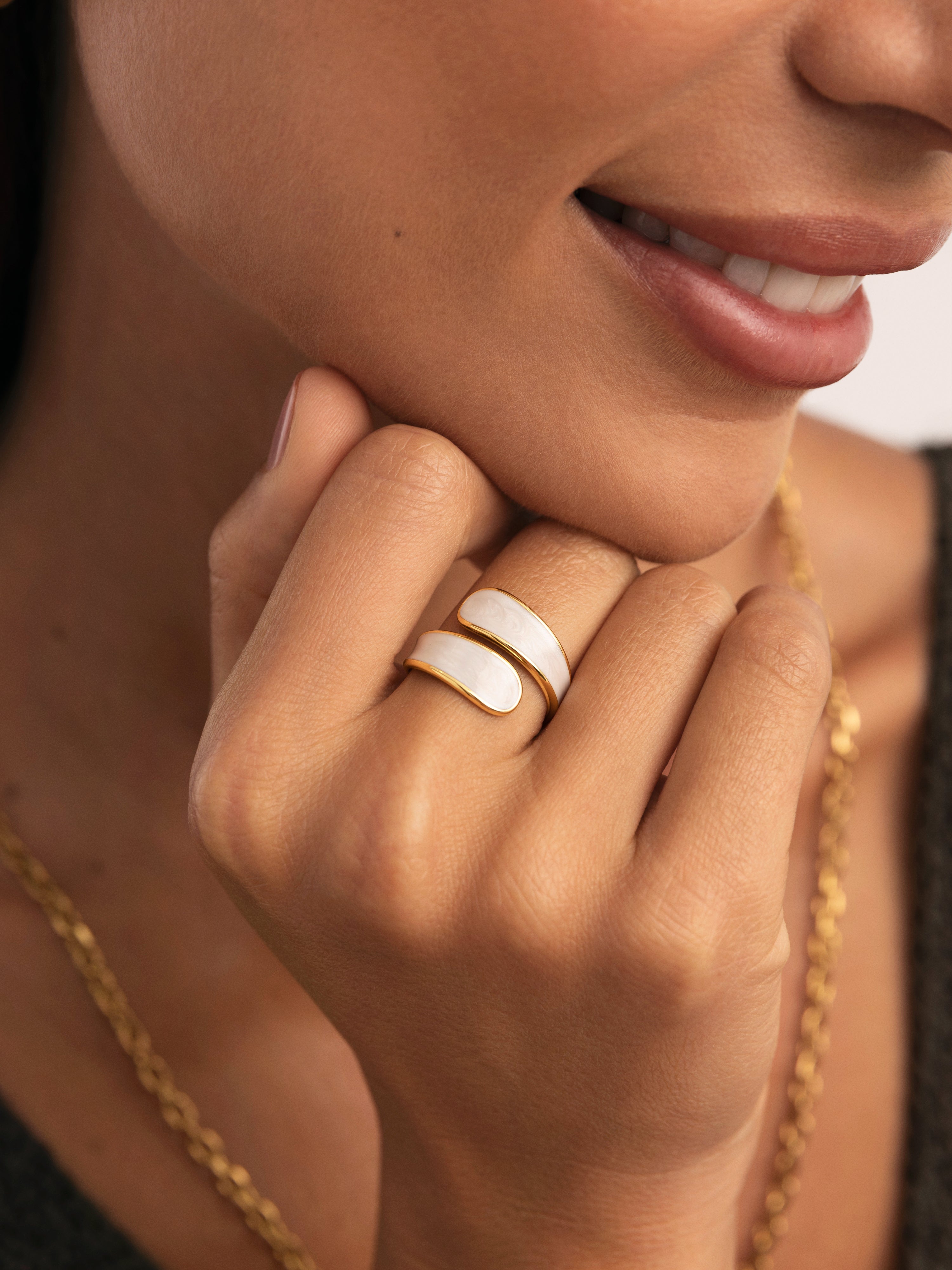 Abraccio White Ring Edelstahl, vergoldet