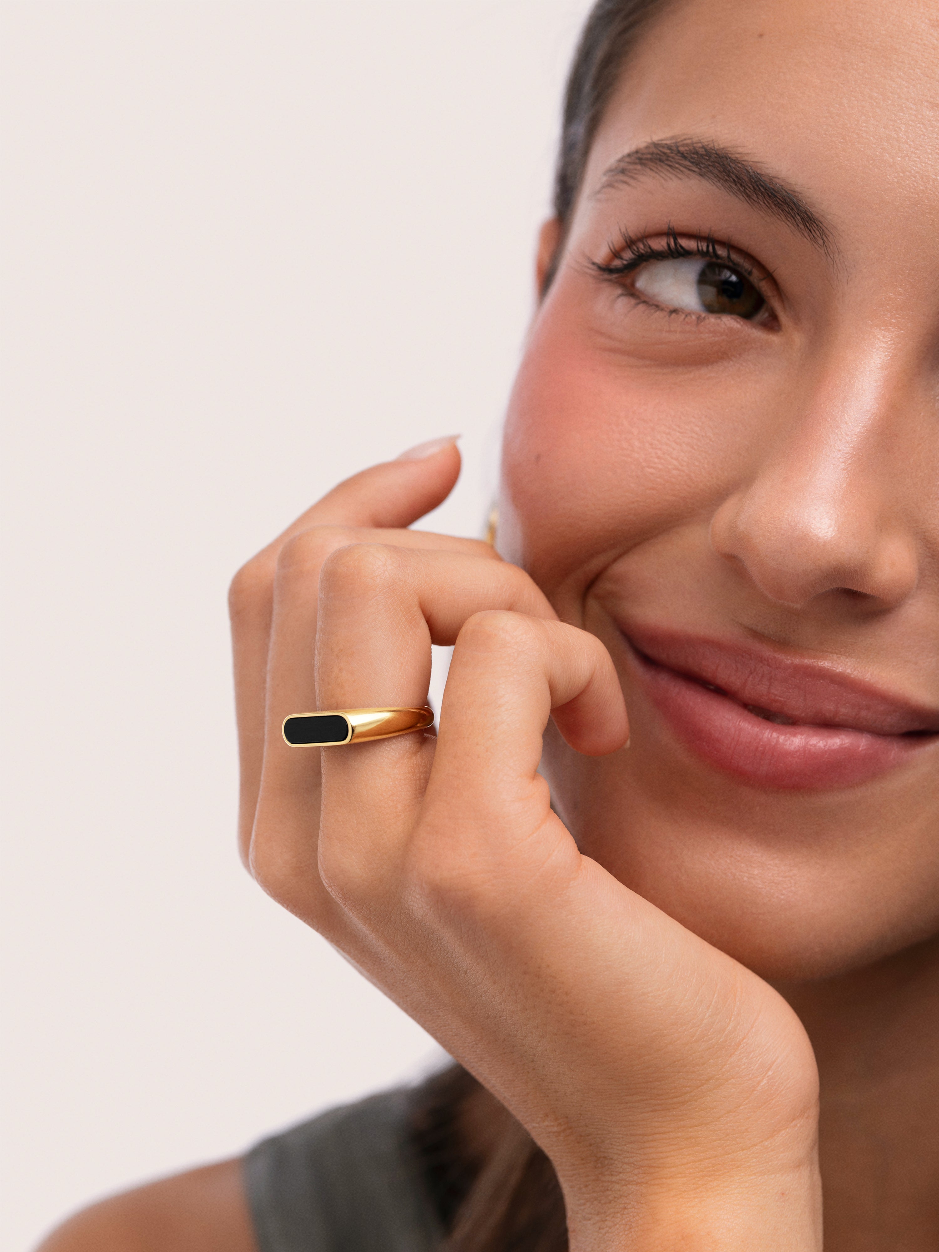 Anillo Proa Negro Acero Baño Oro