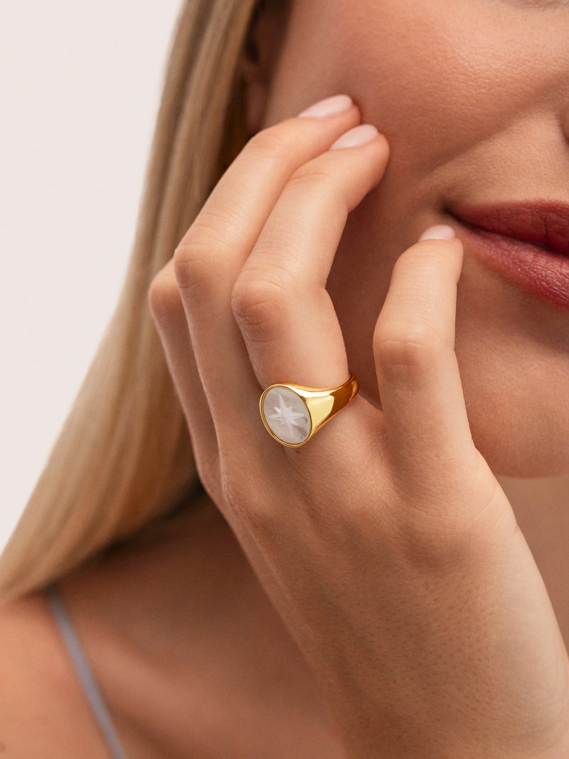 Ring Rosa de Los Vientos Perlmutt Vergoldet