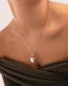 Charm Catrina Enamel - puesto en modelo