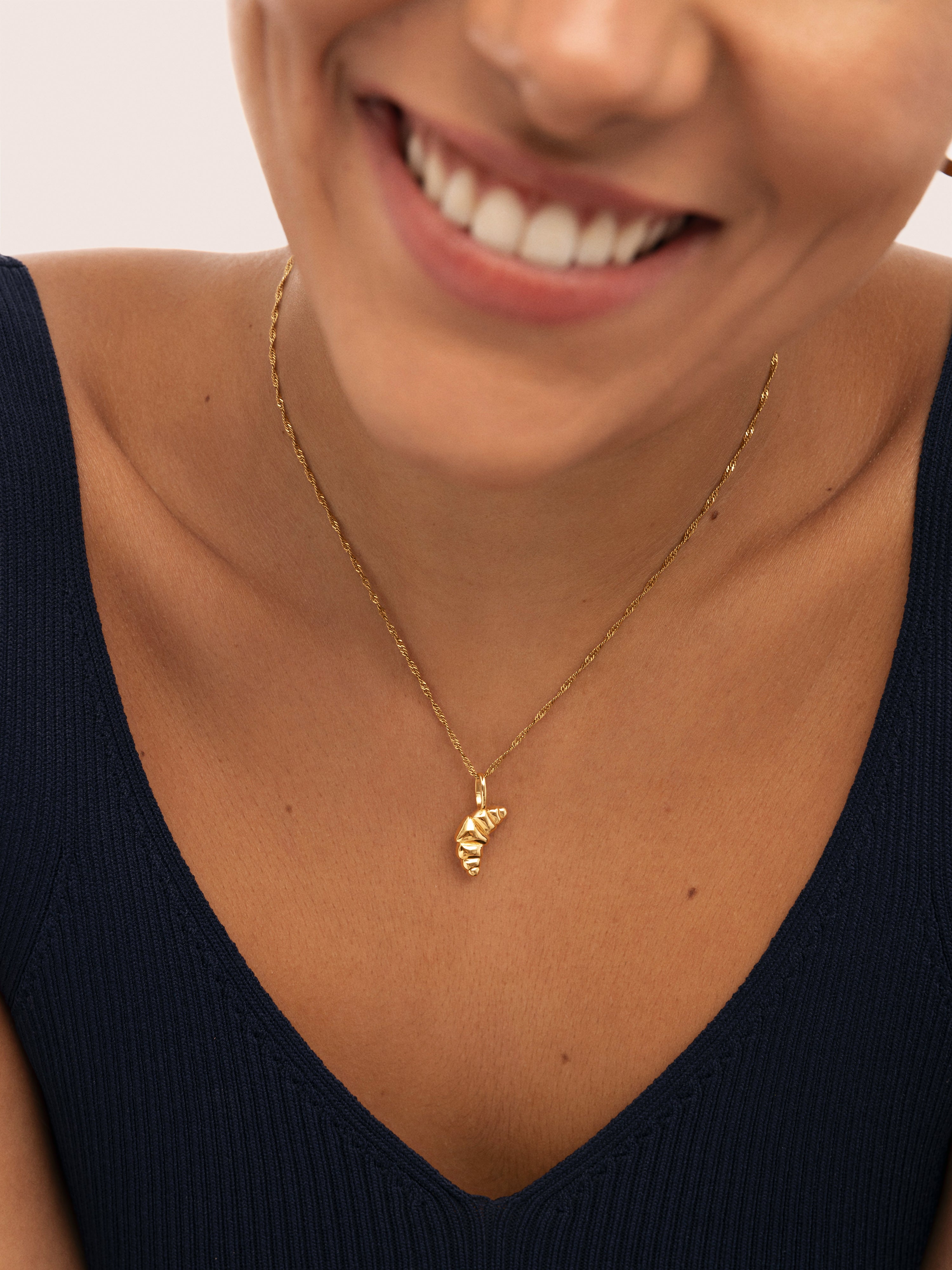 Charm Croissant Baño Oro