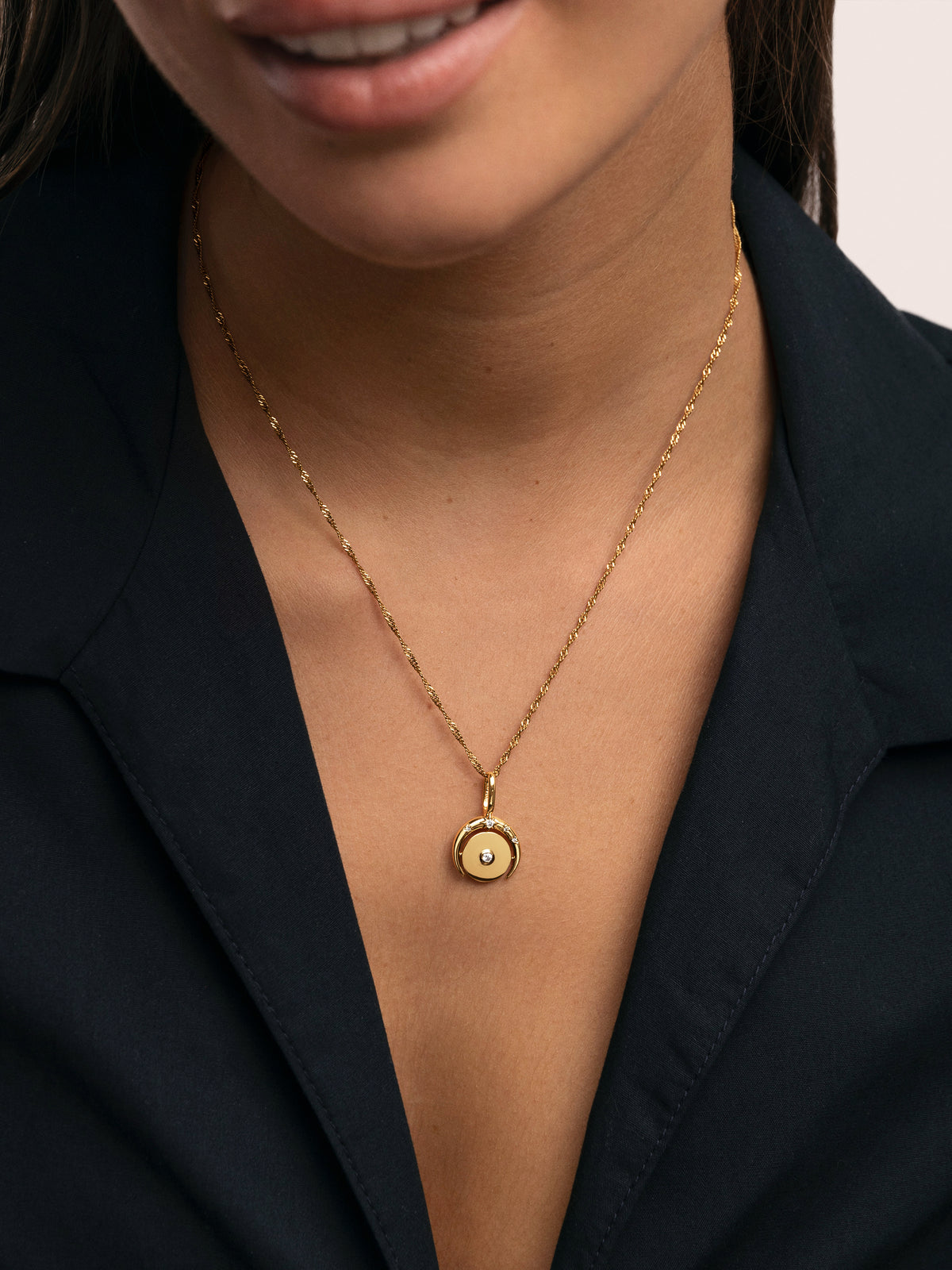 SINGULARU Charm Mini Médaillon Zodiac - Pendentif Argent Sterling Plaqué Or 18K, Bijou Personnalisable Pour Collier