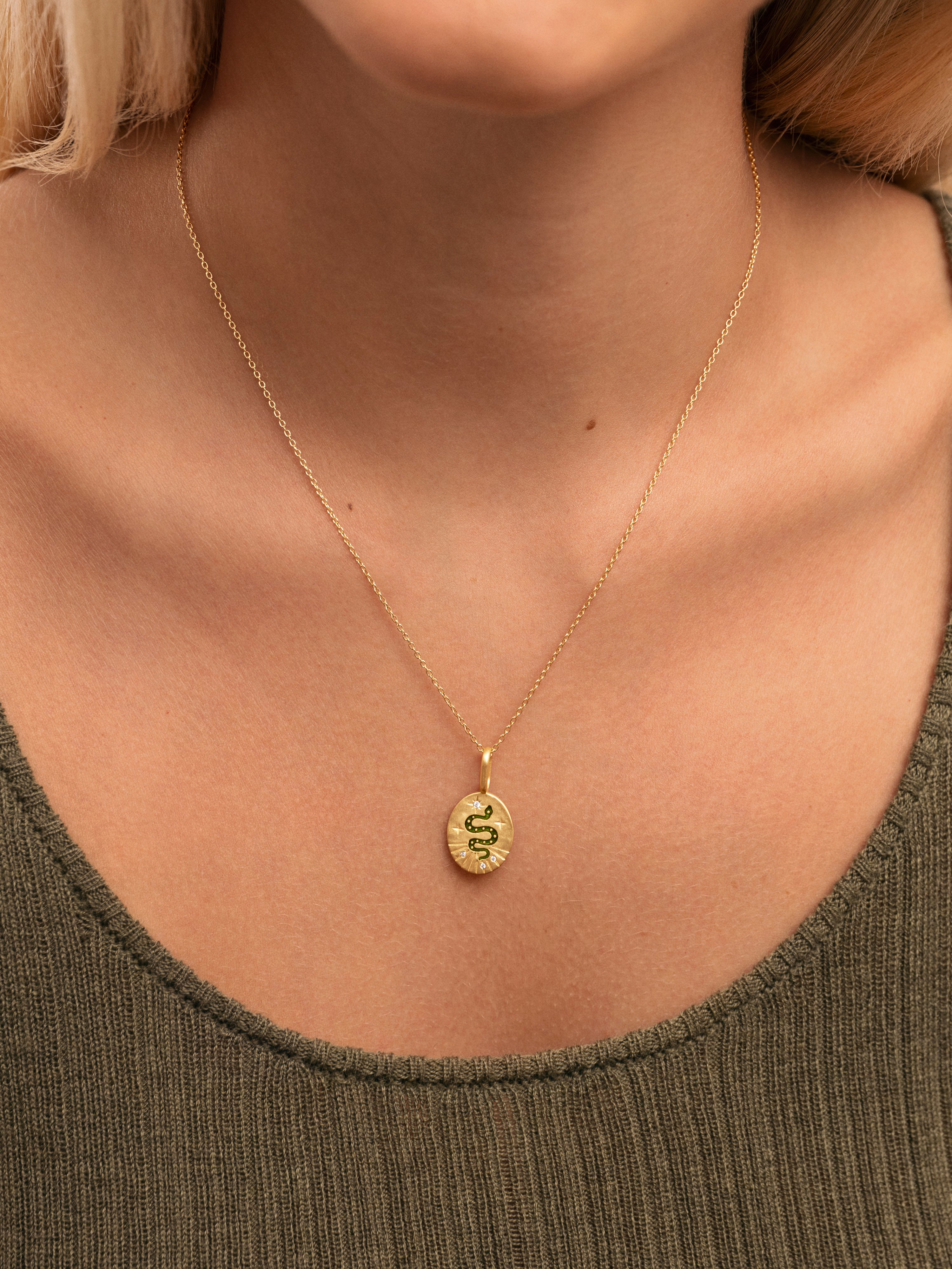 ノルディックウェア　charms Gold Charm Mystic Serpiente Baño Oro – SINGULARU