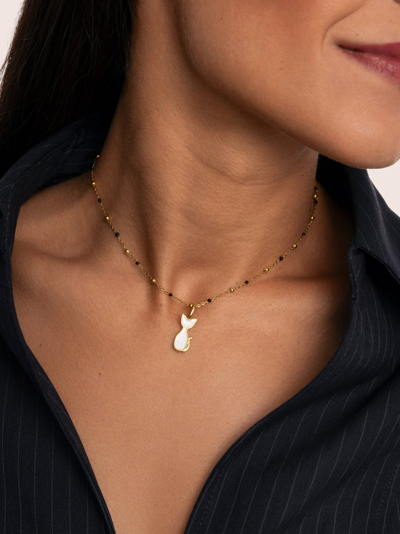 Charm Salem Gato Enamel White Banho de Ouro