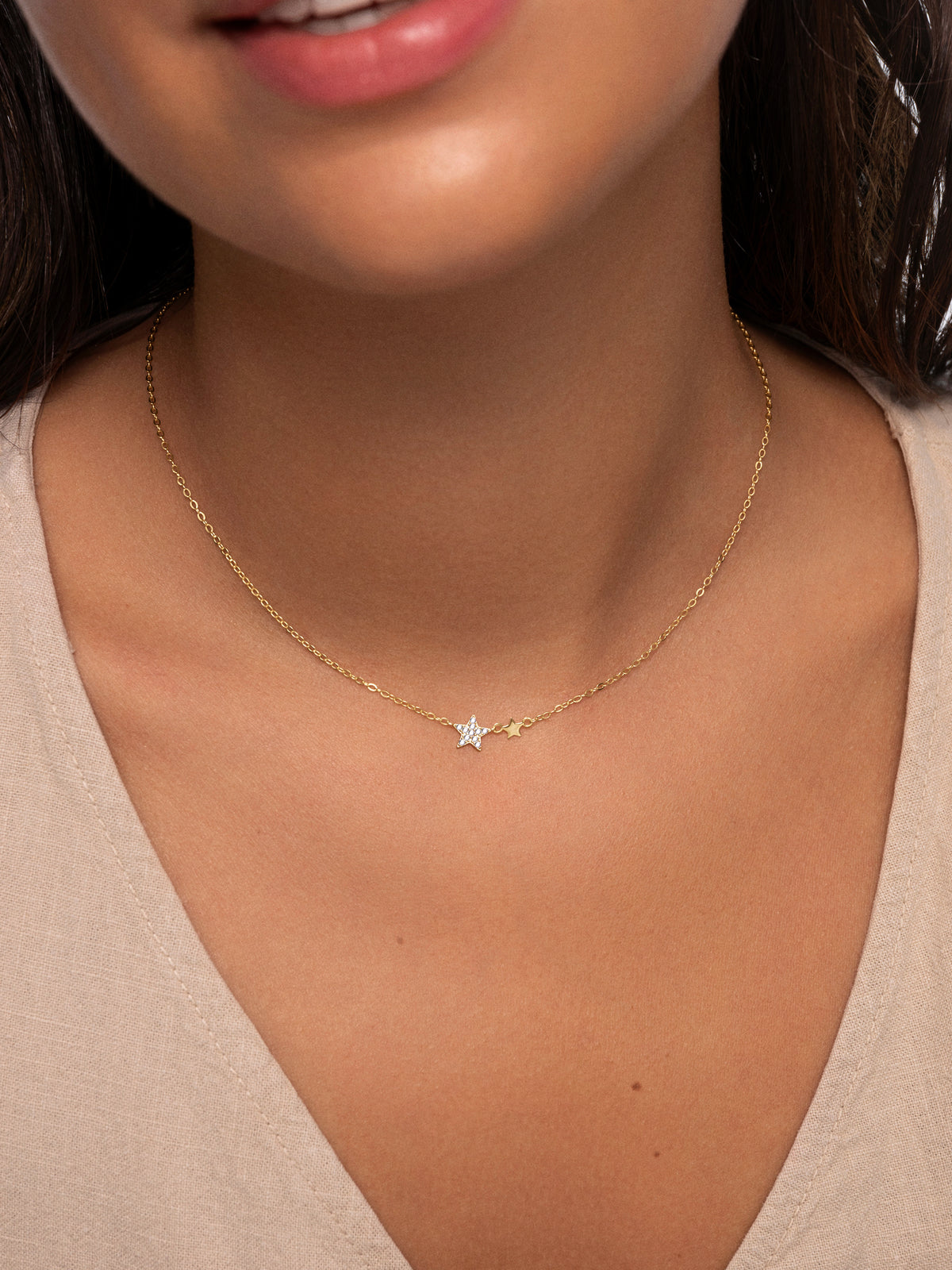 Collier Duo Stars plaqué or - puesto en modelo