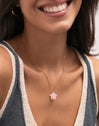 Collar Estrella Cuarzo Rosa Acero Baño Oro - puesto en modelo