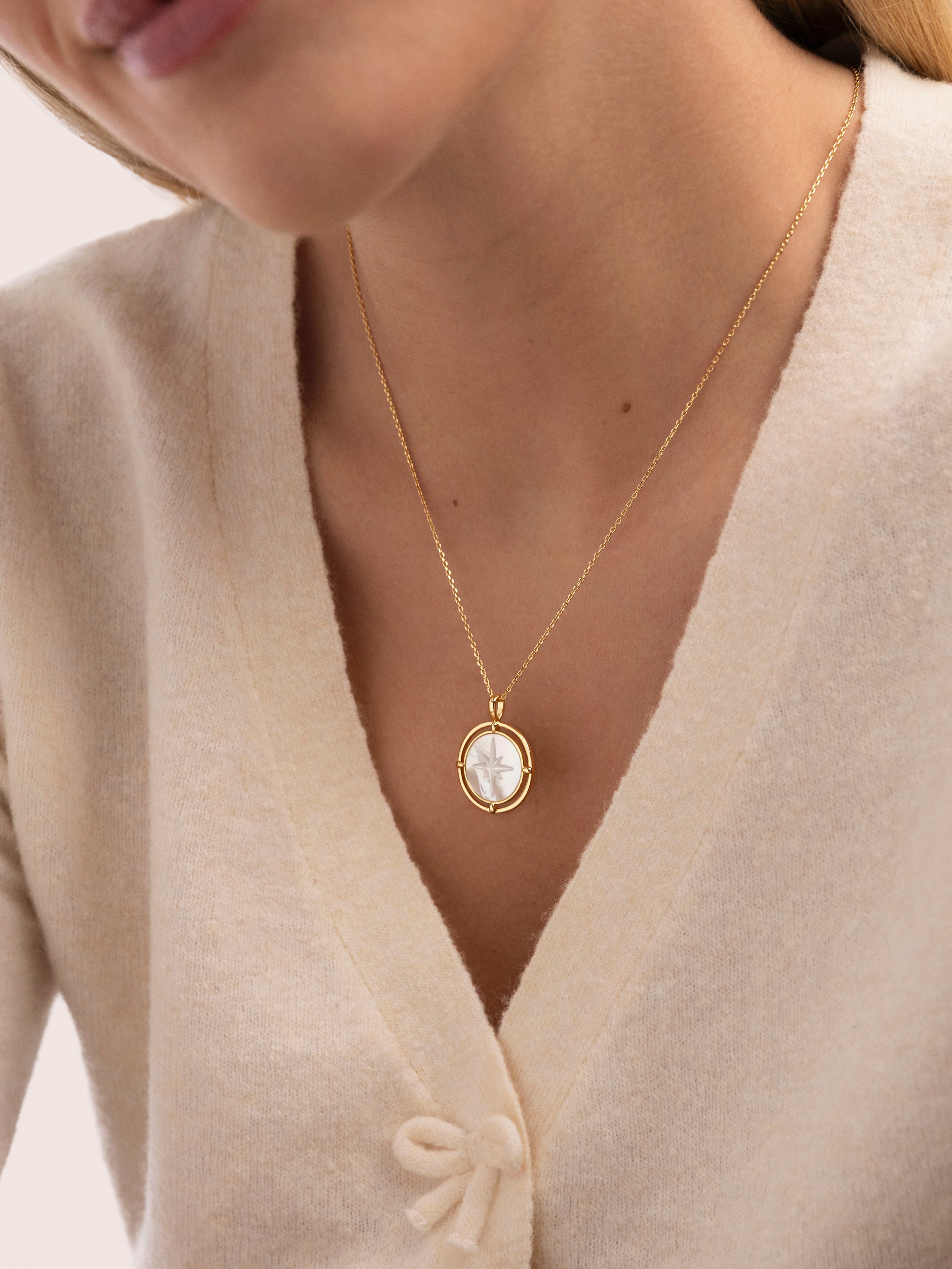 Polar Star Nacre Gold Necklace