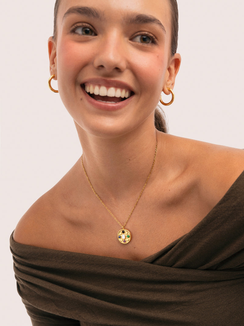 Collar Medallion Five Stones Mística Acero Baño Oro