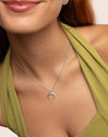 Halskette Moonset aus Stahl - puesto en modelo