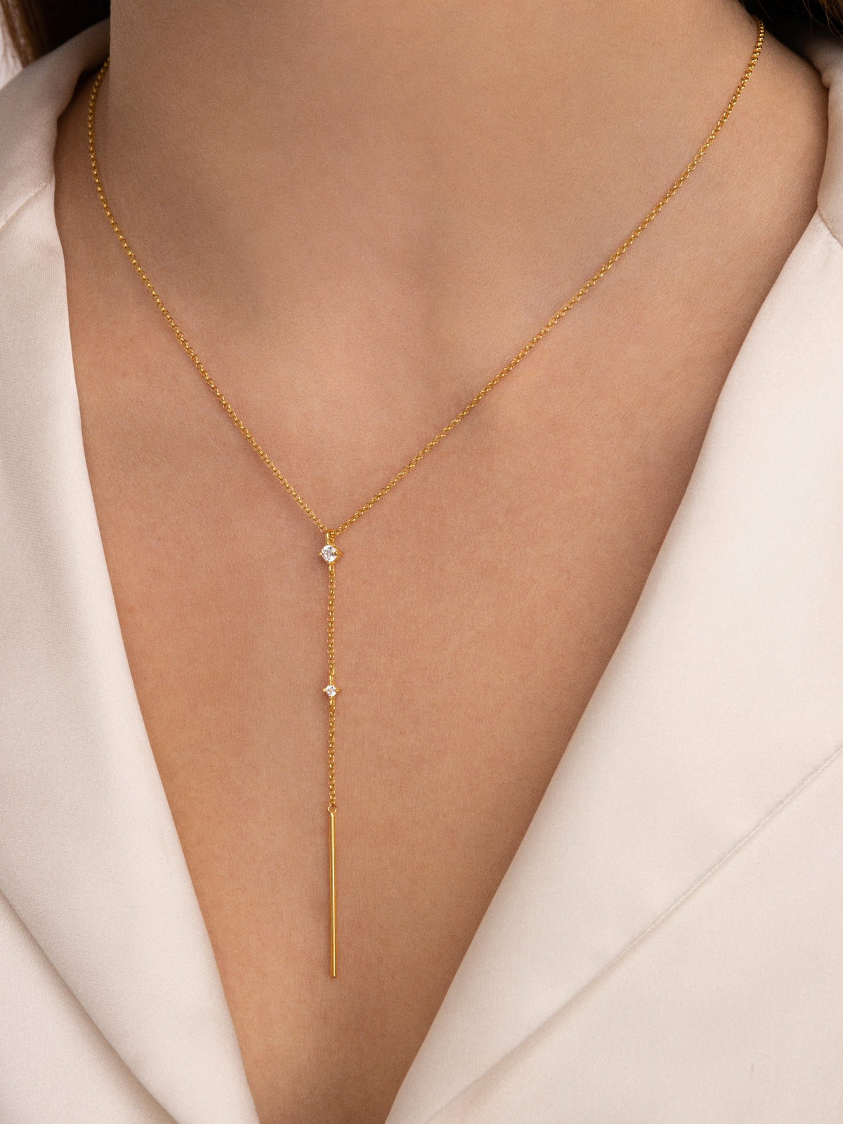 Collar Y Sparks Stick Baño Oro - puesto en modelo