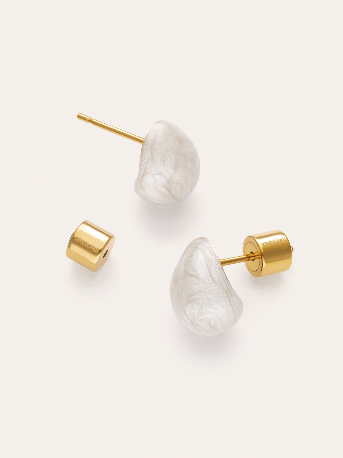 Imagen detalle de Pendientes Gota Enamel Alea Blanco Acero Baño Oro