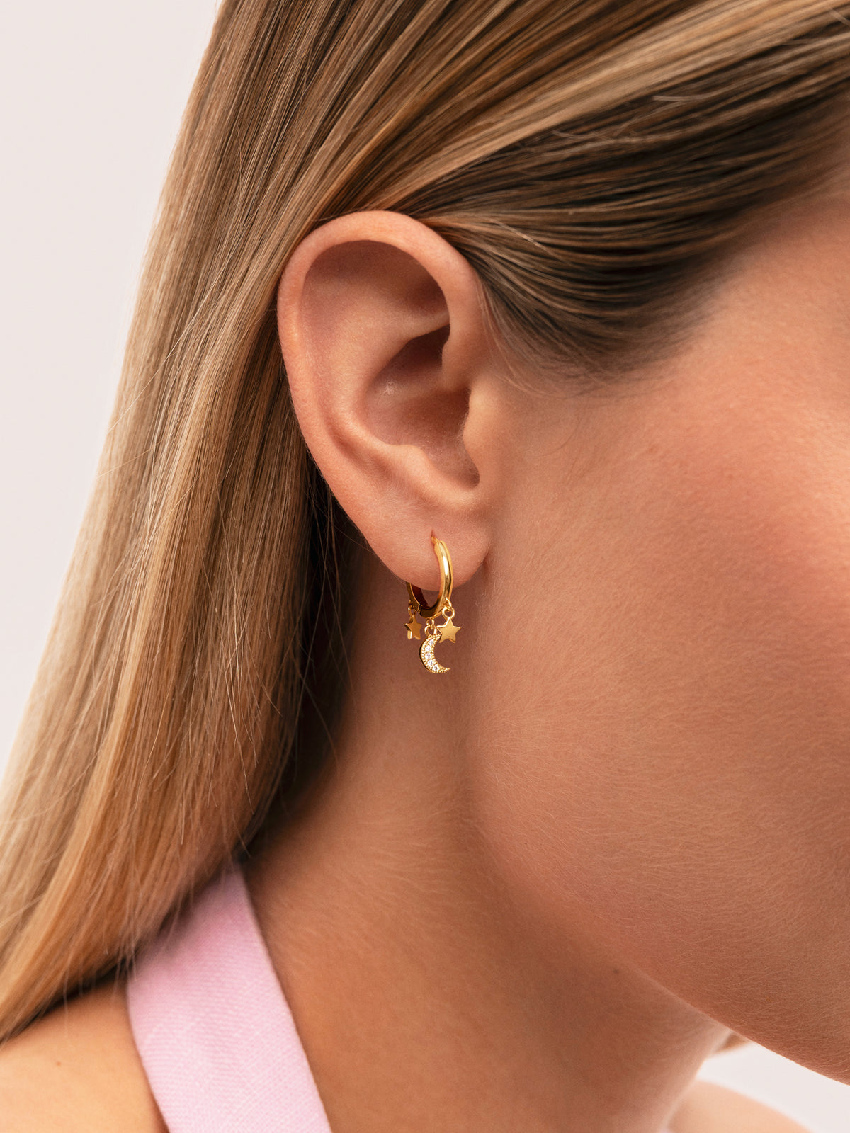 Pendientes Midnight Sky Baño Oro - puesto en modelo