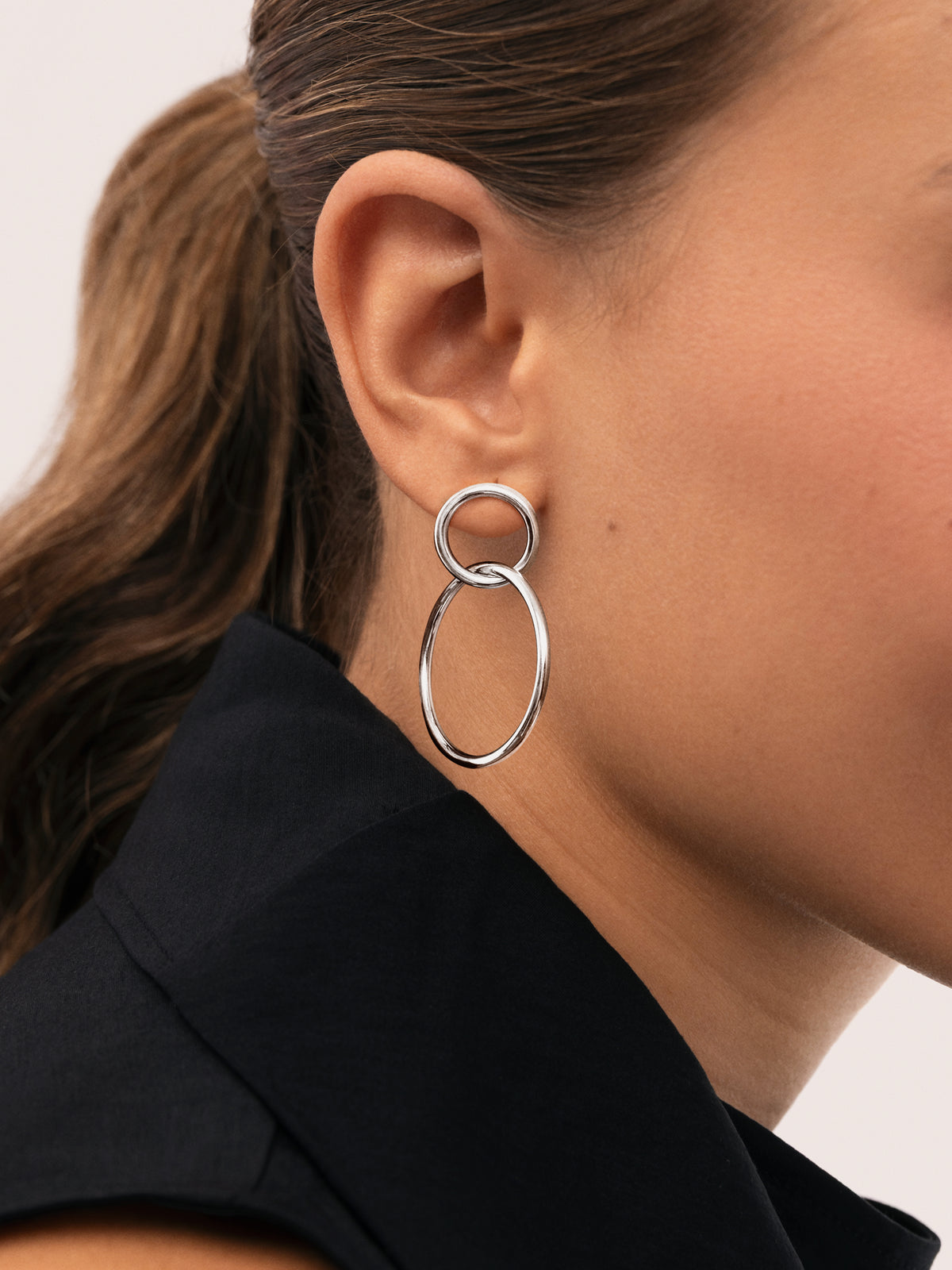 Boucles d'oreilles Sister Acier - puesto en modelo