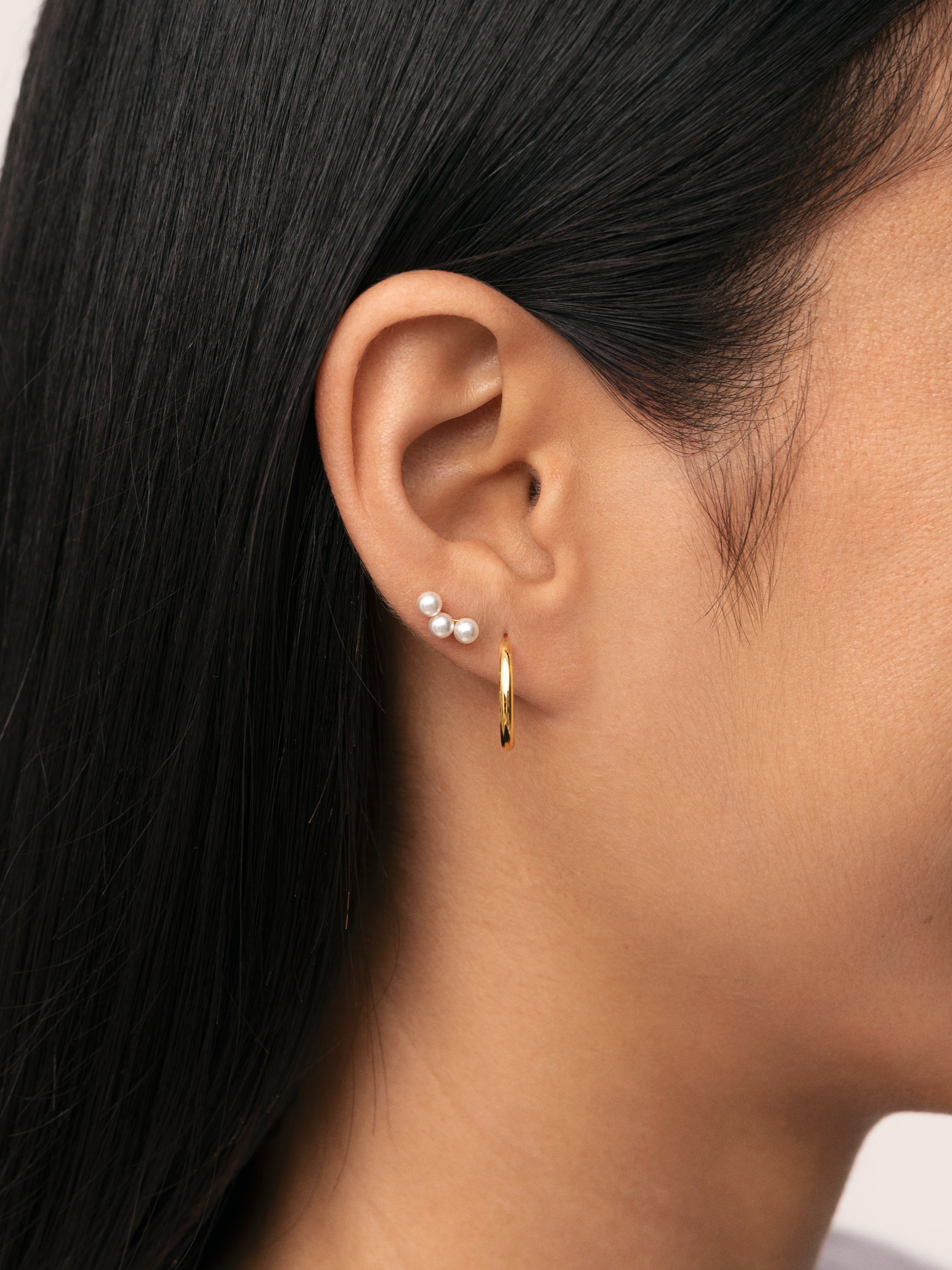 Triple Pearls Einzelner Ohrring, vergoldet