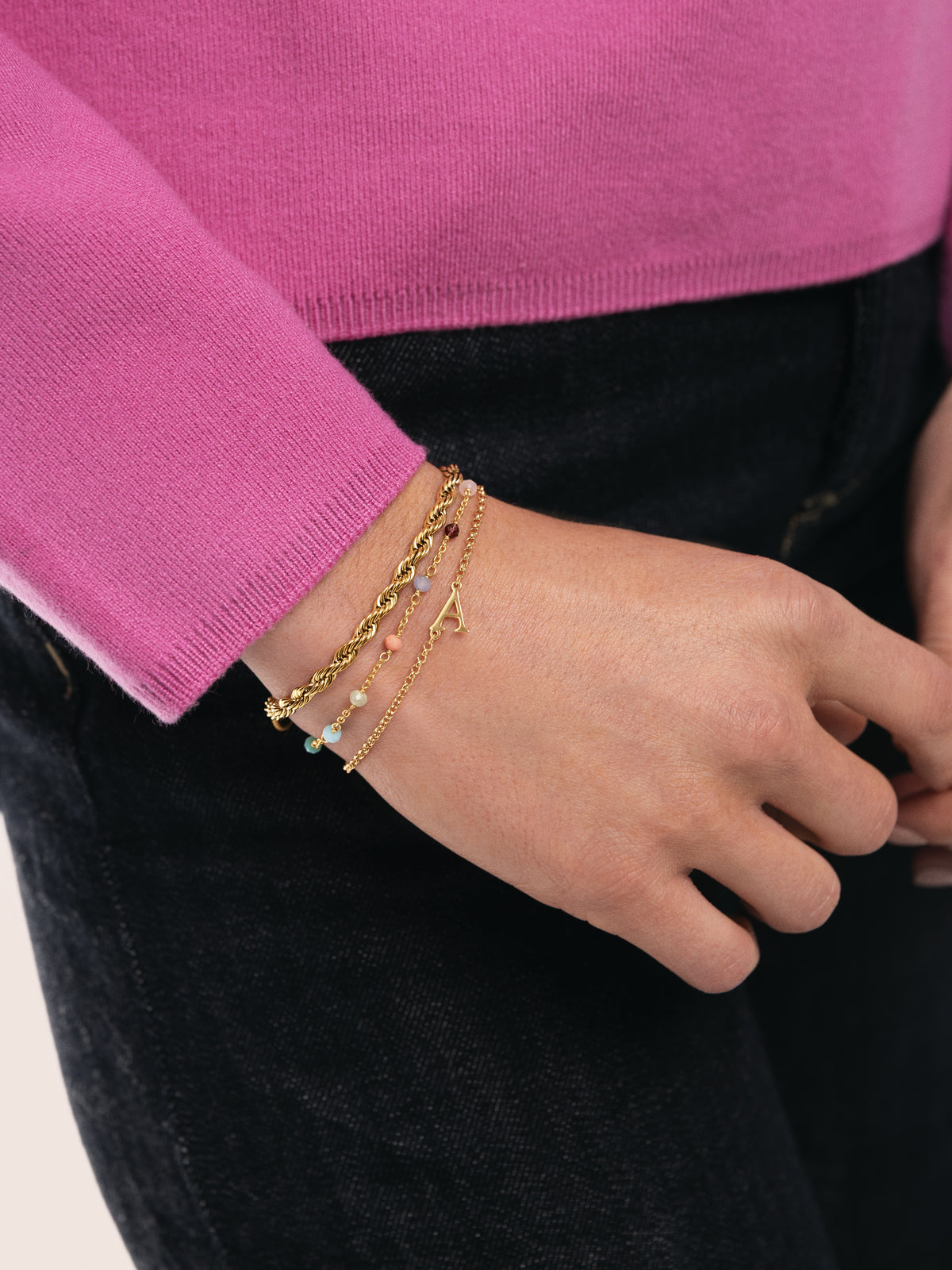 Single Letter armband van staal met gouden plating - vista 4