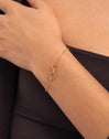 Pulsera Infinito Acero Baño Oro - puesto en modelo