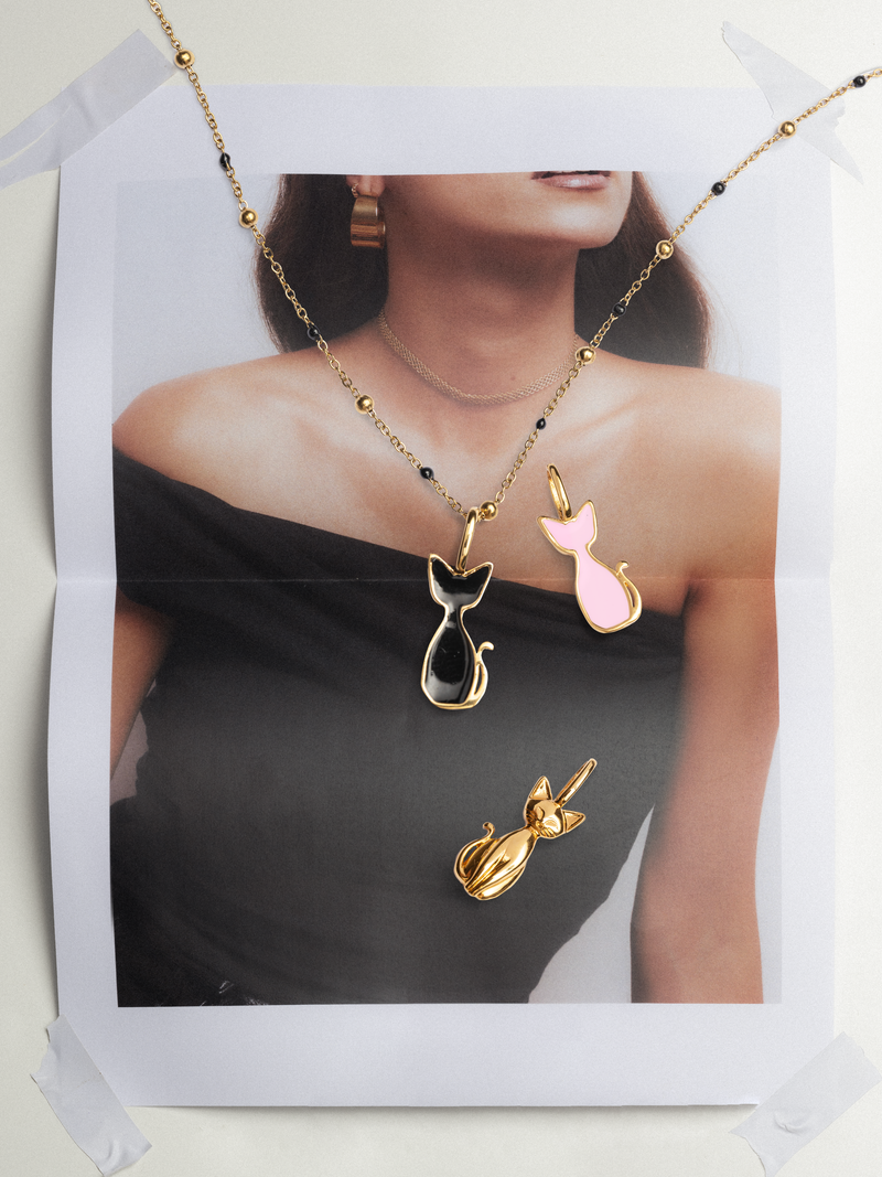Charm Salem Gato Enamel White Banho de Ouro